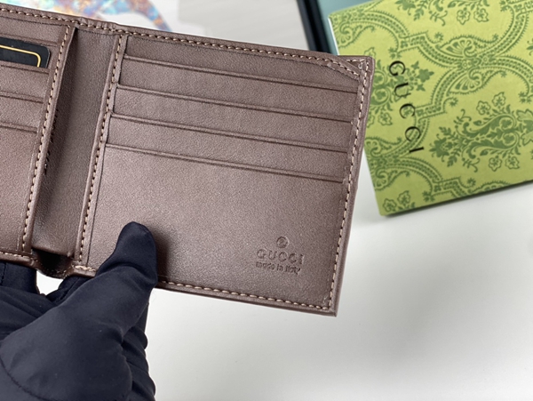 グッチ財布コピー着用イメージ